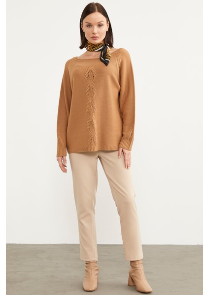 Kayık Yaka Motif Detaylı Triko Kazak - Kamel indirimleri