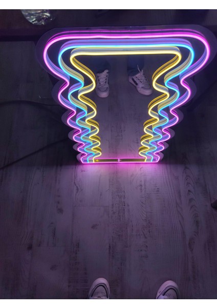 Neon Işıklı Ayna