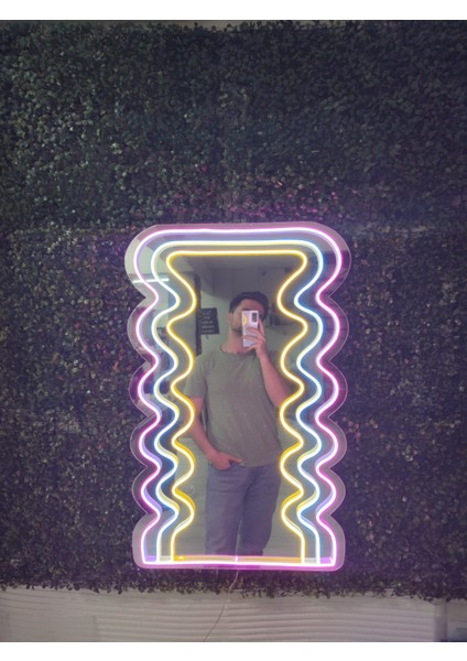 Neon Işıklı Ayna