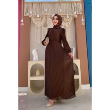 Bym Fashion Piliseli Omuz Kısmı Dantel Görünümlü Yaka Detay Elbise 3726 Kahverengi