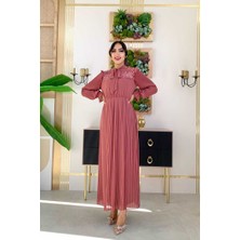 Bym Fashion Piliseli Omuz Kısmı Dantel Görünümlü Yaka Detay Elbise 3726 Gül Kurusu