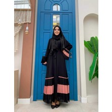 Bym Fashion Bym Kol ve Etek Ucu Iki Renkli Bel Kuşaklı Piliseli Abaya 7454 Siyah-Pudra