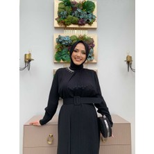 Bym Fashion Bym Yaka Taşlı Tek Taraf Pilise Detay Kemerli Elbise 3825 Siyah