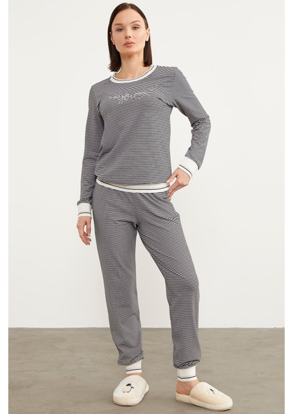 Çizgili Sıfır Yaka Pijama Takım - Siyah fırsatları
