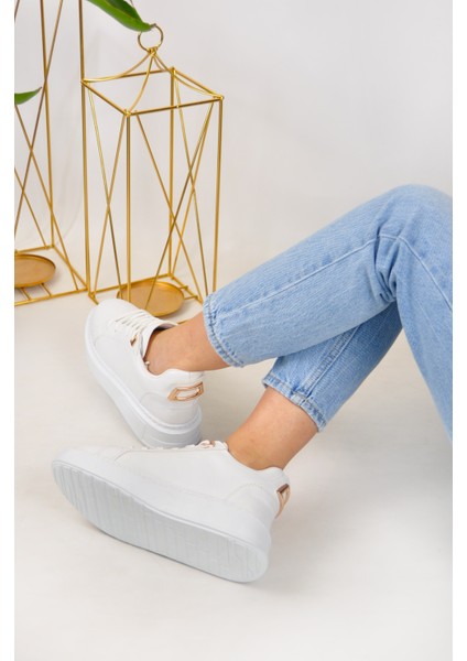 Gold Detaylı Bağcıklı Rahat Beyaz Sneaker Spor Ayakkabı