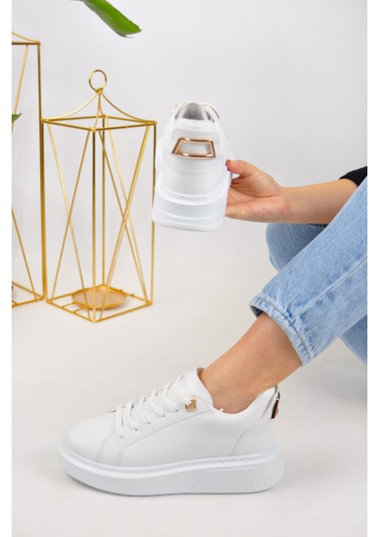 Gold Detaylı Bağcıklı Rahat Beyaz Sneaker Spor Ayakkabı indirimleri