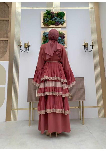Bym Kol Manşetleri ve Eteği Kat Kat Dantel Görünümlü Abaya 7807 Gül Kurusu