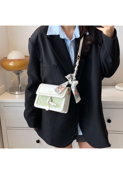 Popüler Yabancı Stil Krem ​​Küçük Kare Çanta Yeni Moda Niş Tasarım Ipek Eşarp Omuzdan Askili Çanta Kadınlar Için Taze Ve Tatlı Eğik Çapraz Çanta (Yurt Dışından) modelleri