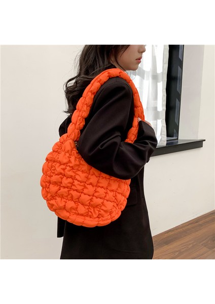 Bulut Çanta Pileli Puf Çanta Kore Versiyonu Kadın Tek Omuz Aşağı Çanta Rahat Büyük Kapasiteli Çanta Moda Trendy Çanta (Yurt Dışından)