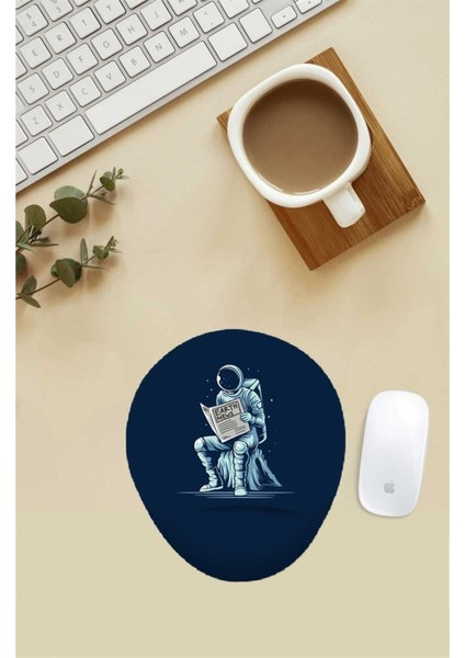 Gazete Okuyan Astronot Desenli Bilek Destekli Mouse Pad