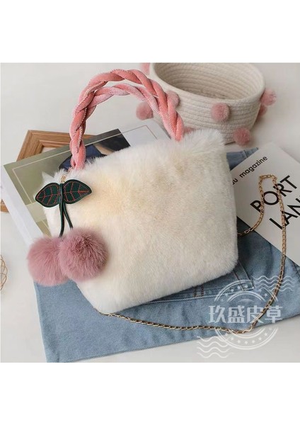 2023 Yeni Büyük Kapasiteli Çok Yönlü Kiraz Çanta Zinciri Messenger Moda Çanta Peluş Çanta Kış Çantası (Yurt Dışından) fırsatları