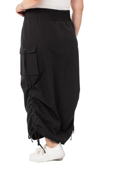 Büyük Beden Yanlardan Büzgü Detaylı Beli Lastikli Paraşüt Uzun Siyah Etek modelleri