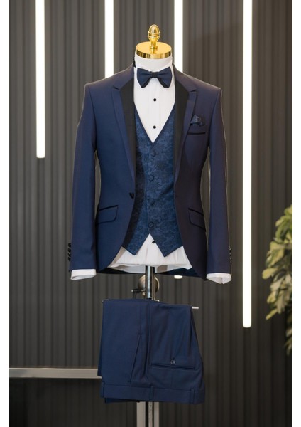 Slimfit Armürlü Mono Çıkmalı Yaka Çift Taraflı Yelekli Papyonlu Smokin Takım Elbise