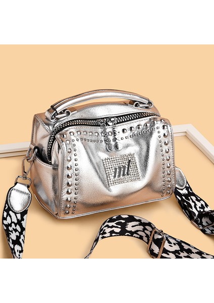 Kırmızı Marka Kadın Deri Çantalar Moda Perçin Kadın Çantası Siyah Bayanlar Için Yüksek Kapasiteli Crossbody Çanta 2020 Yeni Lüks Omuzdan Askili Çanta (Yurt Dışından) fiyatları