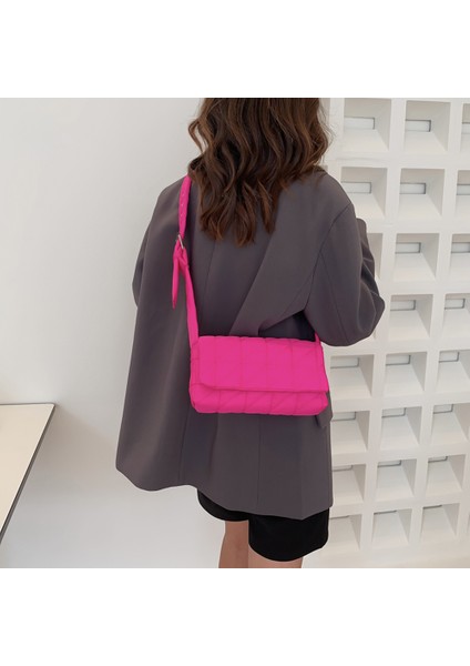 Siyah Moda Yastıklı Kapitone Crossbody Çanta Düz Renk Tasarımcı Shopper Kılıfı Kemer Tokası Kadın Crossbody Çanta Taşınabilir Seyahat (Yurt Dışından) indirimleri