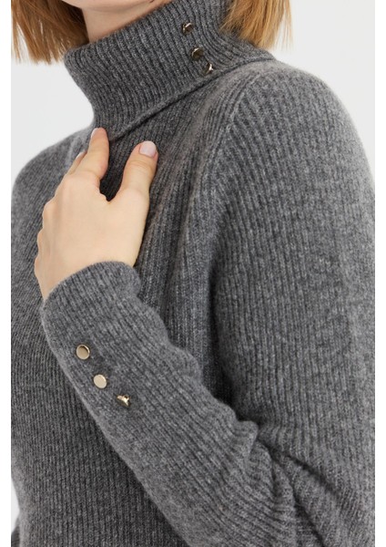 Kadın Tam Balıkçı Yaka Kol Ucu Düğmeli Yün Kazak Füme modelleri