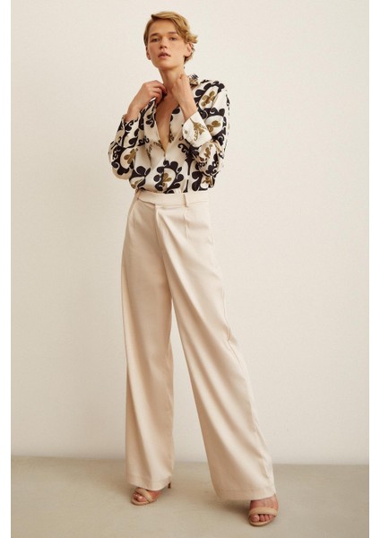 V Yaka Desenli Saten Gömlek fırsatları