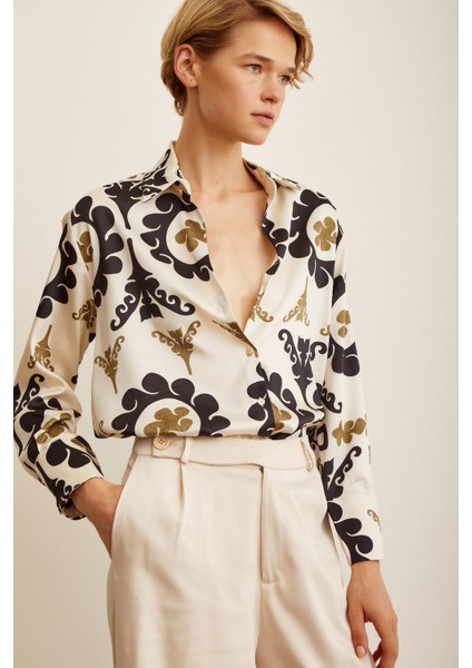 V Yaka Desenli Saten Gömlek indirimleri