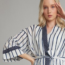 Designer Akita Yaka ve Kol Garnili Lacivert Çizgili Beyaz Kadın Kimono