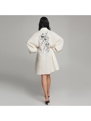 Designer Nagano Sırt Çiçek Desenli Beyaz Keten Kadın Kimono