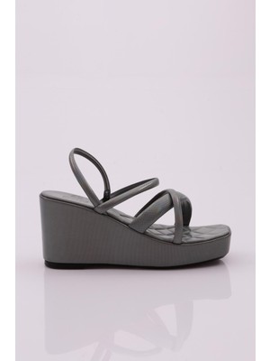 DGN 810 Kadin Dolgu Taban Çapraz Bantli Sandalet