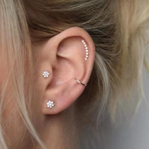 Cerrahi Çelik Çiçek Piercing Tragus Helix Conch Kıkırdak Lob Gümüş Renk
