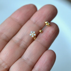 Çiçekli Helix Piercing Kıkırdak Cerrahi Çelik Gold Renk