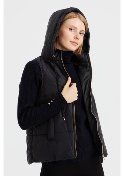 Kadın Kapüşonlu Kısa Kapitone Yelek Siyah