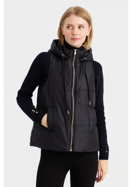 Kadın Kapüşonlu Kısa Kapitone Yelek Siyah fırsatları