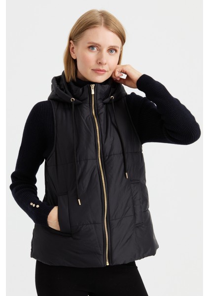 Kadın Kapüşonlu Kısa Kapitone Yelek Siyah indirimleri