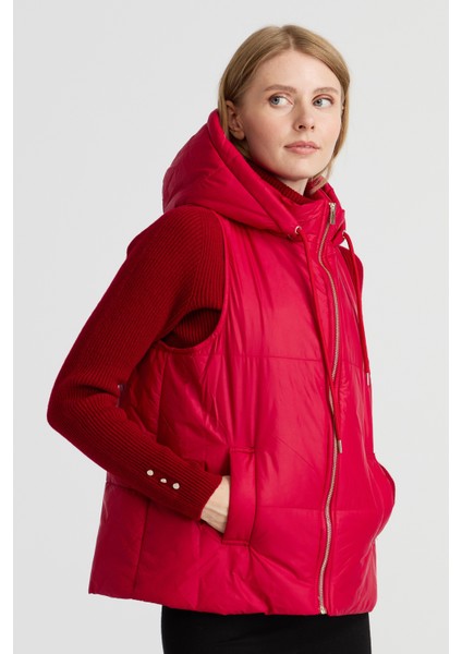 Kadın Kapüşonlu Kısa Kapitone Yelek Kırmızı fırsatları