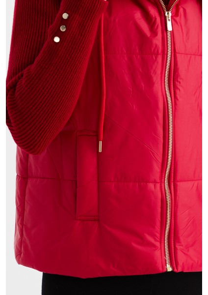 Kadın Kapüşonlu Kısa Kapitone Yelek Kırmızı indirimleri