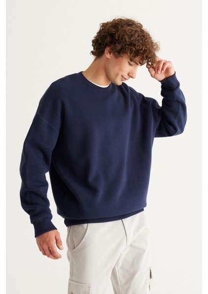 Erkek Lacivert Oversize Fit Bol Kesim Pamuklu Içi Polarlı 3 Iplik Bisiklet Yaka Sweatshirt fırsatları
