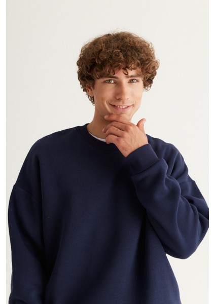 Erkek Lacivert Oversize Fit Bol Kesim Pamuklu Içi Polarlı 3 Iplik Bisiklet Yaka Sweatshirt indirimleri