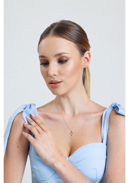 Altın Taşlı V Harfi Kolye modelleri