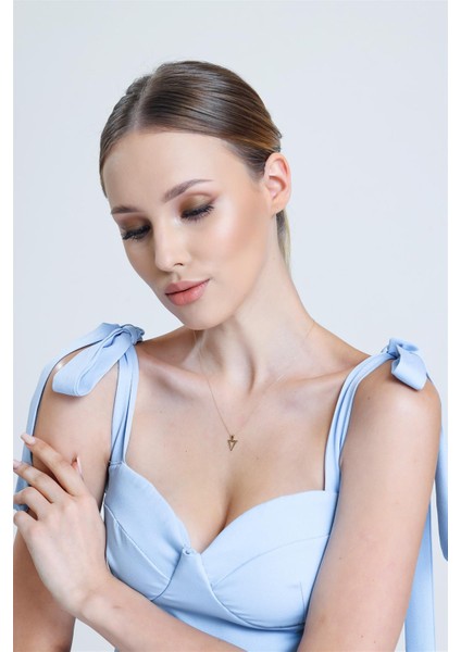 Altın Sade V Harfi Kolye