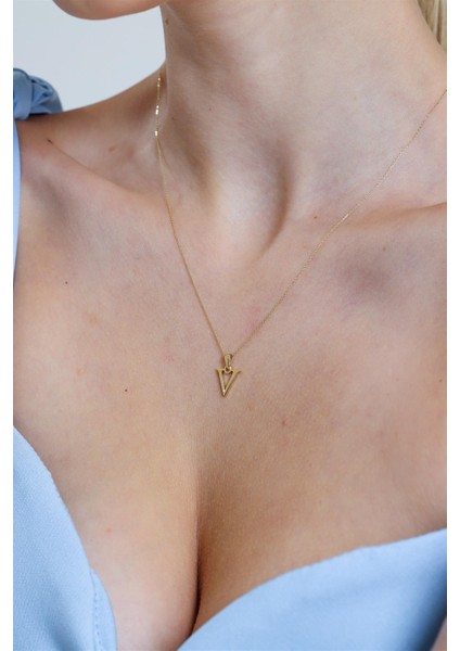 Altın Sade V Harfi Kolye