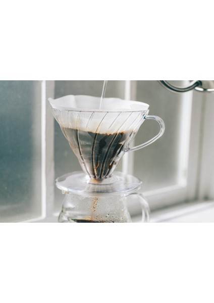 V60 02 Dripper Şeffaf Plastik ve 40’lı Filtre Kağıdı Seti