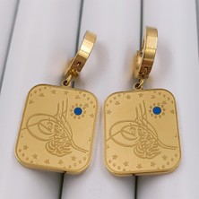 Hena Çelik Gold Tuğra Desenli Dikdörtgen Plakalı Küpe