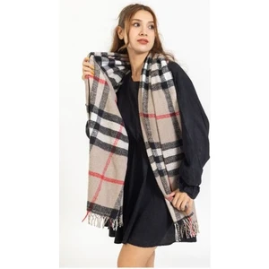 Yumuşak Dokulu Burberry Desen Buklet Kadın Omuz Şalı