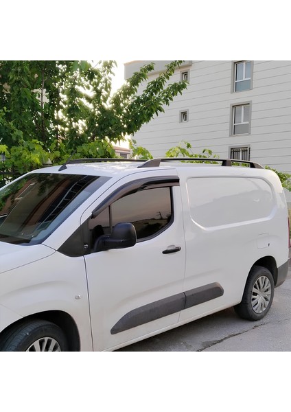 Toyota Proace City Siyah Tavan Çıtası Uzun Şasi 2019 Model ve Sonrası