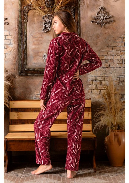 Kışlık Yılbaşı Desenli Kadın Gömlek Polar Pijama Takımı modelleri