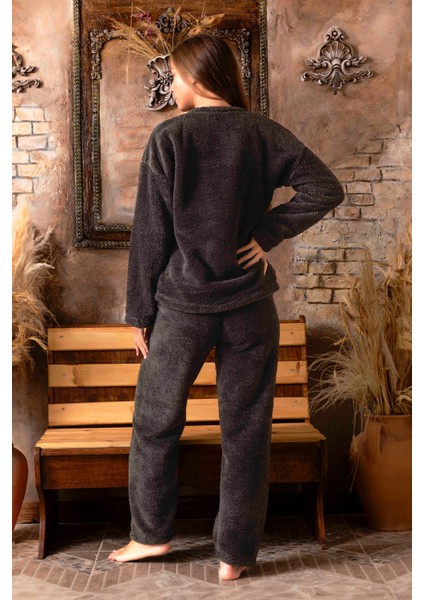 Tam Peluş Kışlık Kadın Pijama Takımı- Polar Yılbaşı Pijaması modelleri