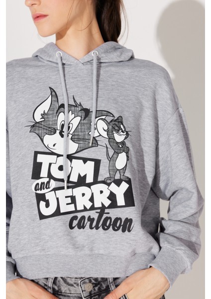 Regular Fit Normal Kesim Kapüşonlu Gri Melanj Tom ve Jerry Baskılı Sweatshirt