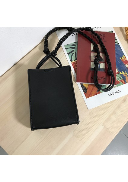 Siyah Omuz Çantası Kız Çocuk Çantası Mona Küçük Kare Omuz Çantası Deri Dokuma Kemer Crossbody Çanta Moda Eğimli Telefon Kılıfı Vintage Messenger Paketi (Yurt Dışından)