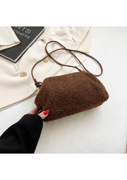 Kahve Yeni Moda Kadın Küçük Bulut Çanta 2022 Trend Kuzu Yünü Omuz Çantaları Kadınlar Için Klip Debriyaj Kürk Crossbody Çanta Lüks Çanta (Yurt Dışından)