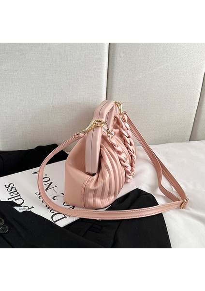 Siyah Yuocl Üst Marka Üçgen Çanta ve Çanta Tasarımcısı Pileli Omuzdan Askili Çanta Kadınlar Için 2022 Zarf Yüksek Kaliteli Crossbody Çanta (Yurt Dışından) indirimleri