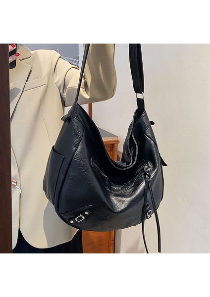 Siyah Siyah Büyük Kapasiteli Omuz Çantası Kadın Deri Çanta Moda Yumuşak Seyahat Çantası Kadın Crossbody Çanta Vintage Kadın Çantaları Sac (Yurt Dışından) fiyatları