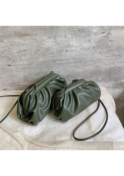 Siyah Yeni Hobos Tasarımcı Bulut Şekli Kadınlar Günü Debriyaj Çanta Pileli Hamur Omuz Askılı Çanta Küçük Sevimli Bayan Crossbody Çanta (Yurt Dışından) fırsatları