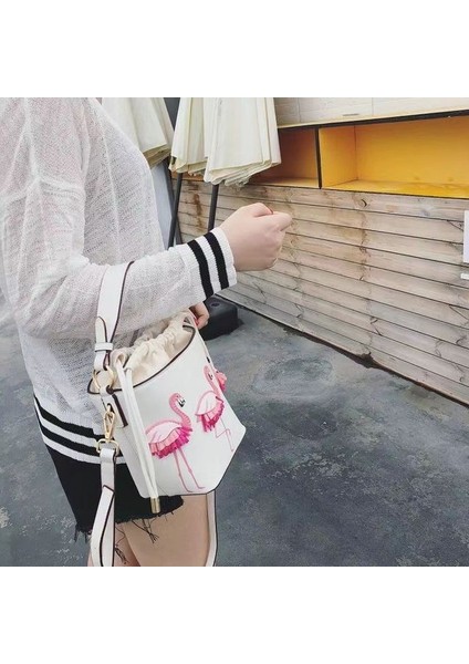 Beyaz Flamingo Nakış Tasarım Güzel Pembe Kova Çanta Küçük Pu Deri Kadın Omuz Çantası Sevimli Kız Crossbody Çanta Günlük Çanta (Yurt Dışından)